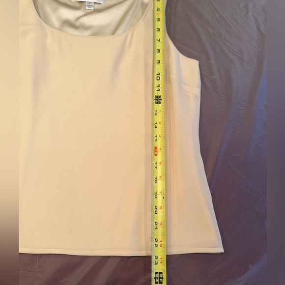 St John 100% Silk Cream/White Sleeveless blouse Size Medium Round neck MSRP $495 - Picture 5 of 8